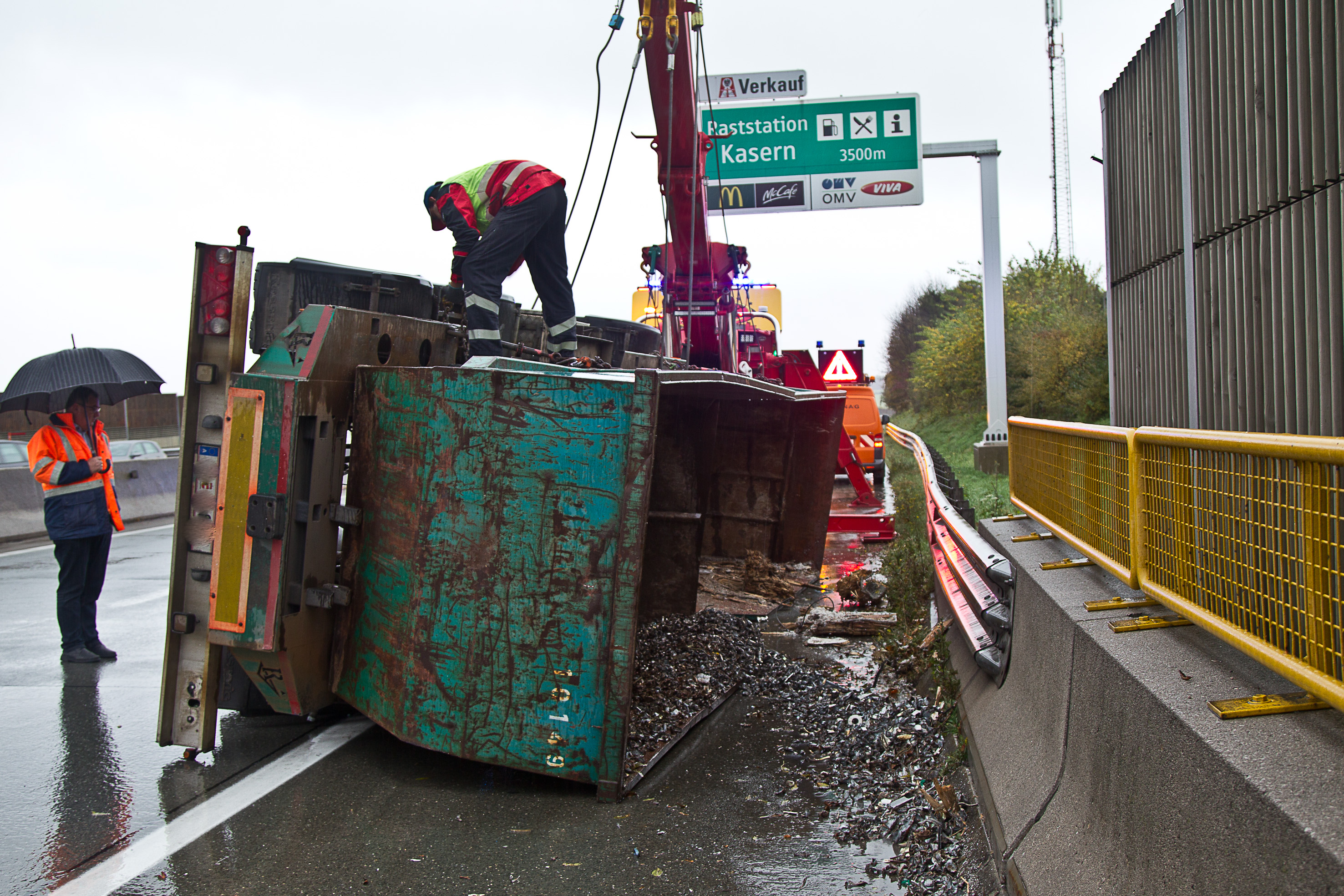 FMT-Pictures - Lkw-Unfall Auf A1 Sorgt Für Totalsperre Vom 02.11.2016