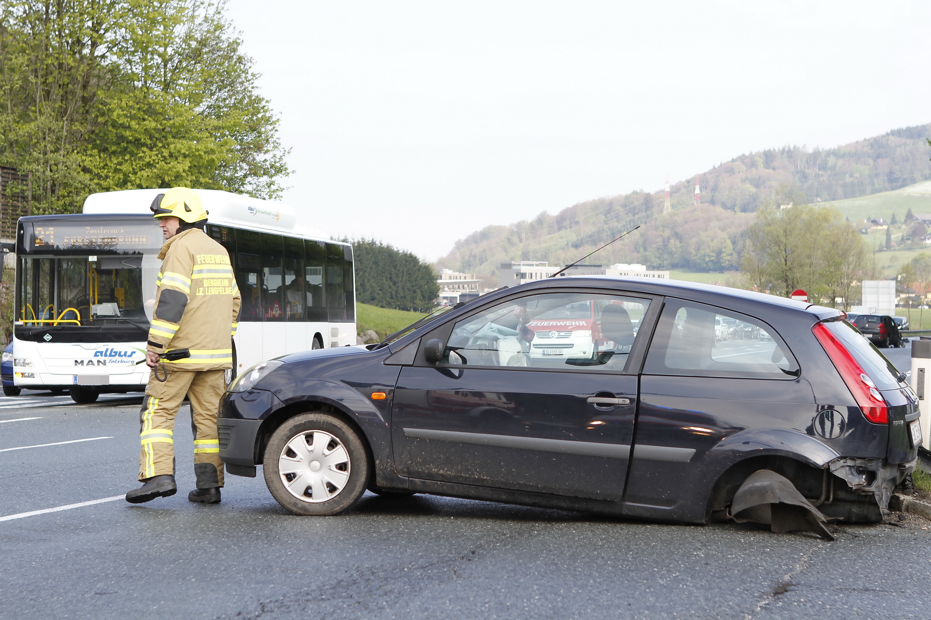 FMT-Pictures - Spektakulärer Unfall - Ausgerissene Achse Trifft Mehrere ...